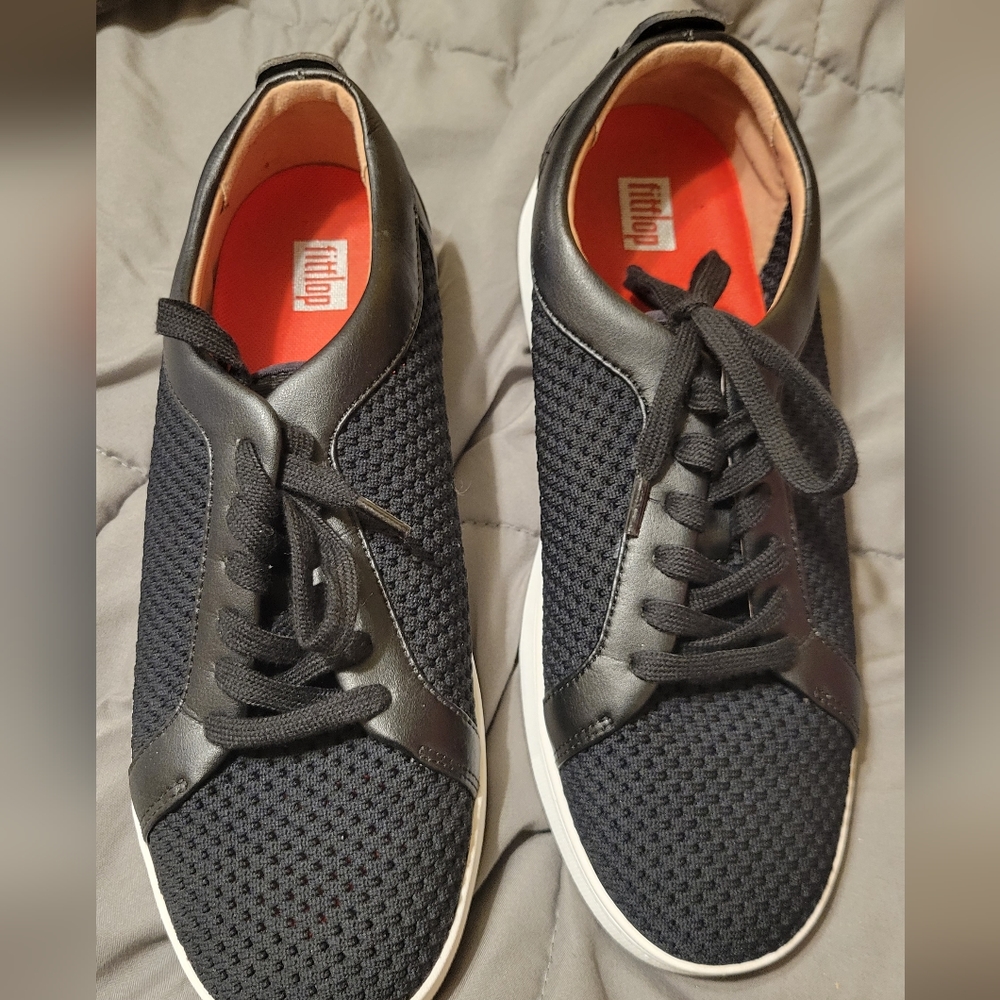 FitFlop size 9 black tennis shoes